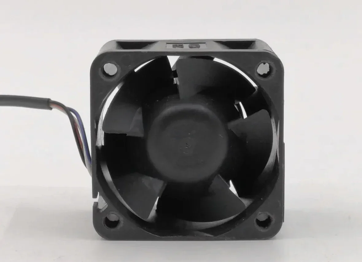New 4028 4CM 12V0.75A Server 1611RL-04W-B86 4-wire High RPM Violent PWM Cooling Fan