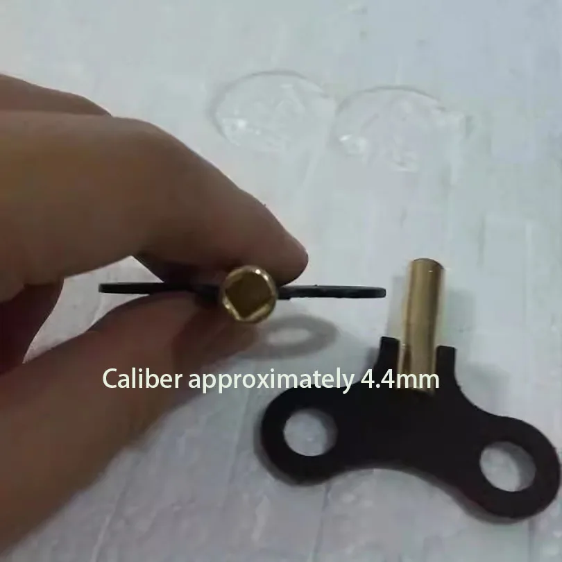 Wall clock, floor clock, alarm clock, Combas movement key, winding key caliber is about 4.4mm