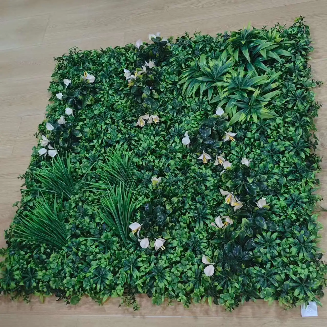 

Artificial Green Plants Decorate the Plant Wall, Create a Creative Landscape, and Decorate the Storefront of Restaurants