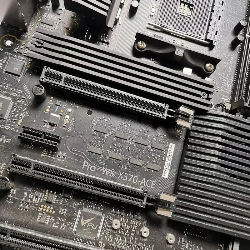 PRO WS X570-ACE للوحة الأم لمحطة العمل ASUS AMD X570 المقبس AM4 AMD 3rd/2nd Gen AMD Ryzen DDR4 PCIE-4.0 اختبار مثالي