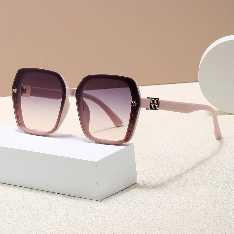 

2025 New Square Sunglasses Large Frame Fashion Trend High-End UV400 Protection Face Slimming Effect Street Style Chic Shades