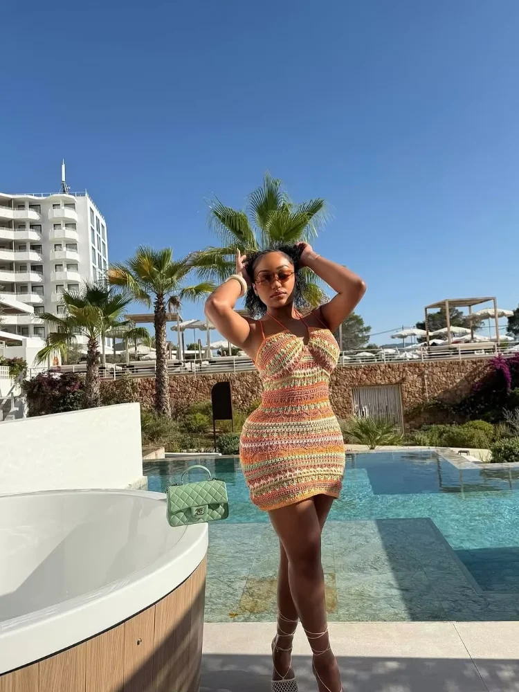 

Женское красочное полосатое вязаное платье на бретельках, повседневное тонкое мини-платье без рукавов с открытыми плечами и открытой спиной, женские праздничные пляжные платья