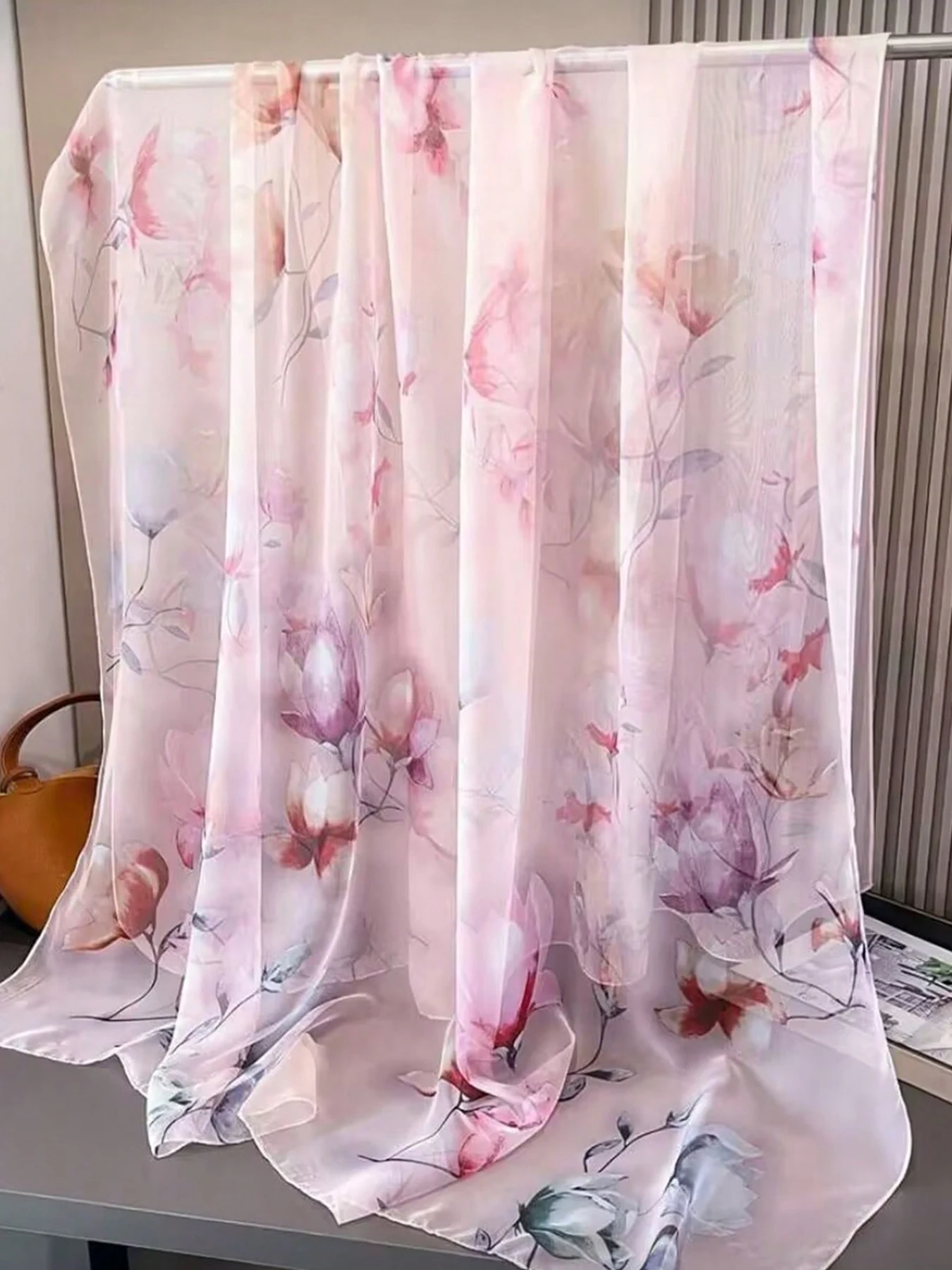 Neue Mode Frühling/Sommer Damen Blumendruck Großer Schal Strand-Seidenschal Weibliche Lange Wickeltücher Strand-Sonnenschutz Hijab – Detail 4