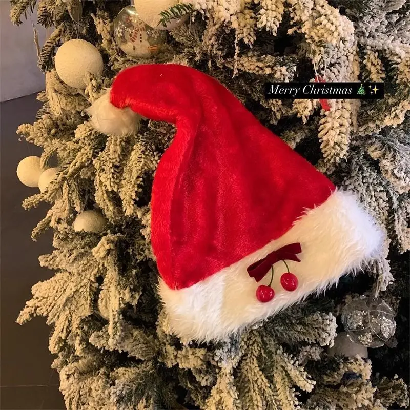 Nowa Urocza Pluszowa Czapka Świąteczna z Wiśnią Słodka Czapka Świąteczna na Nowy Rok Czapka Świętego Mikołaja Festiwalowa Czapka z Aksamitnego Futra na Boże Narodzenie z Kokardką