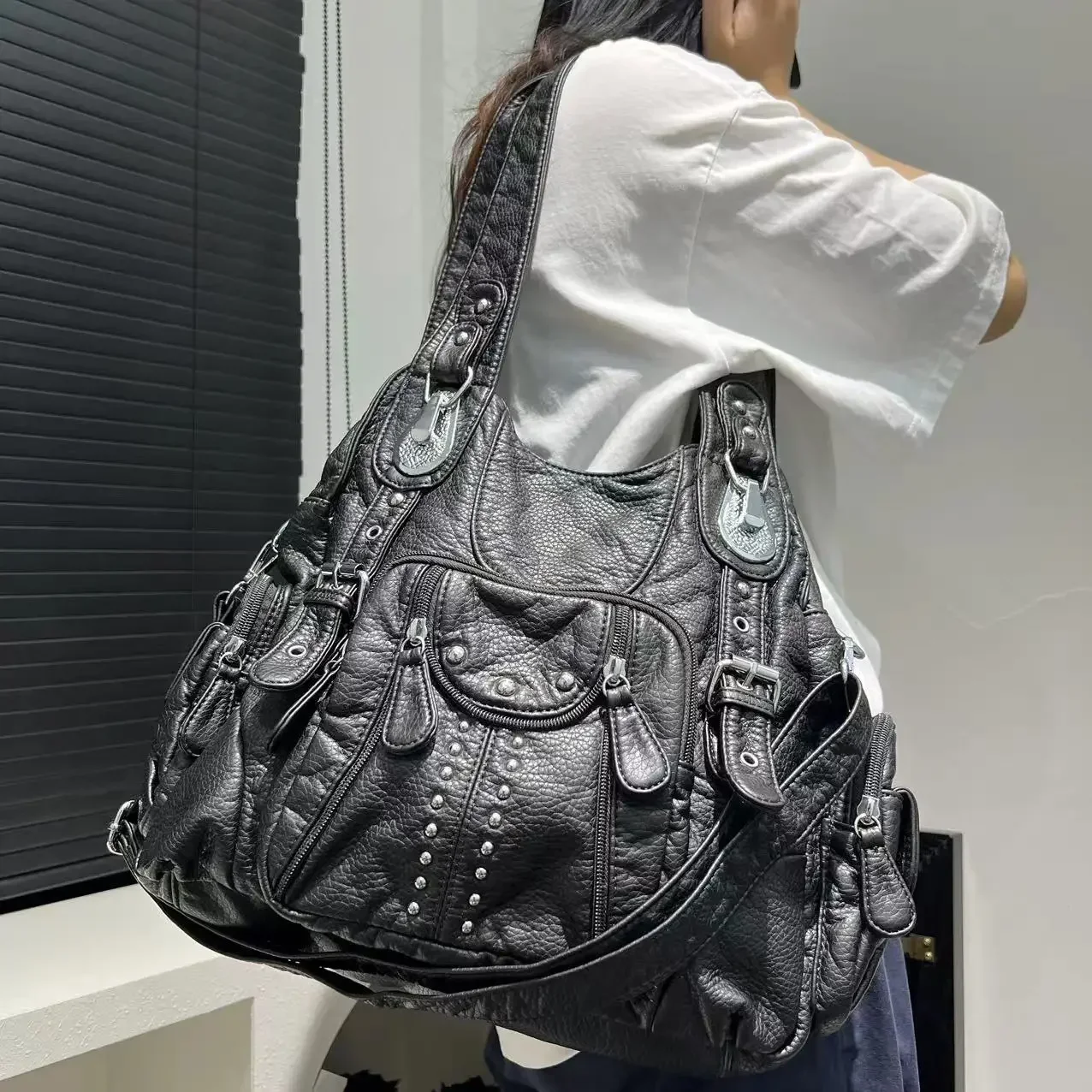 

Women's fashion Y2K washed distressed hot girl motorcycle bag large capacity rivet shoulder messenger bag