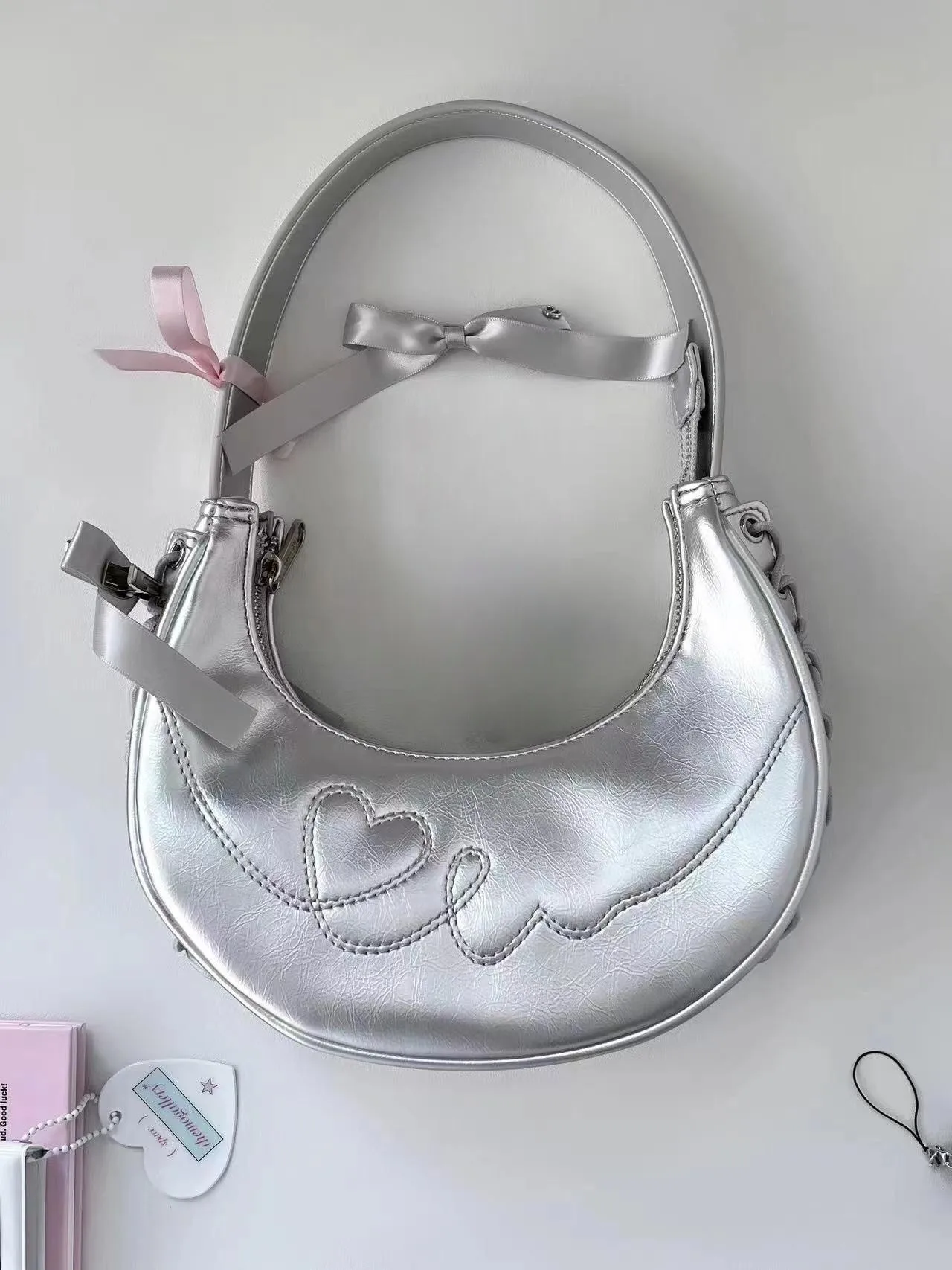 Silver PU Shoulder Bag 2023 New Women\'s Personalized Strap Design Bow Tie Love Print Underarm Bag Sweet Cool Spicy Girls Handbag