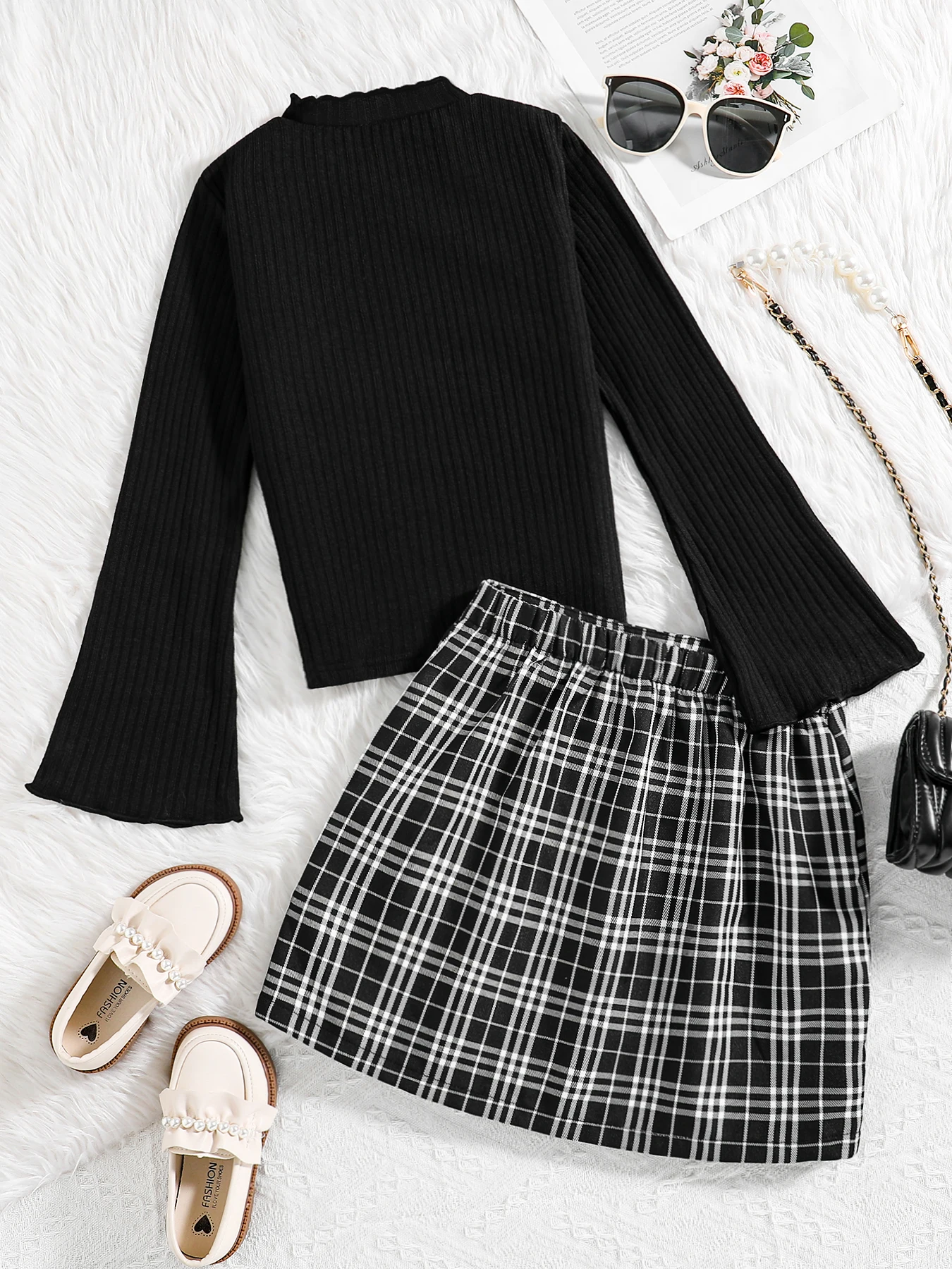 Spring and autumn new children\'s fashion casual girls 2-piece set black crew-neck long-sleeved top and plaid skirt