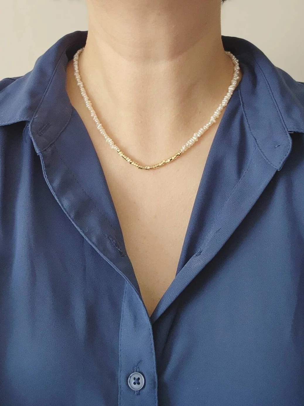 Vlen Unregelmäßige Süßwasserperlen-Halskette für Damen, Mini-Perlen, 18 Karat vergoldet, Abstandshalterperle, Vintage, zierliche, elegante Halskette – Detail 3