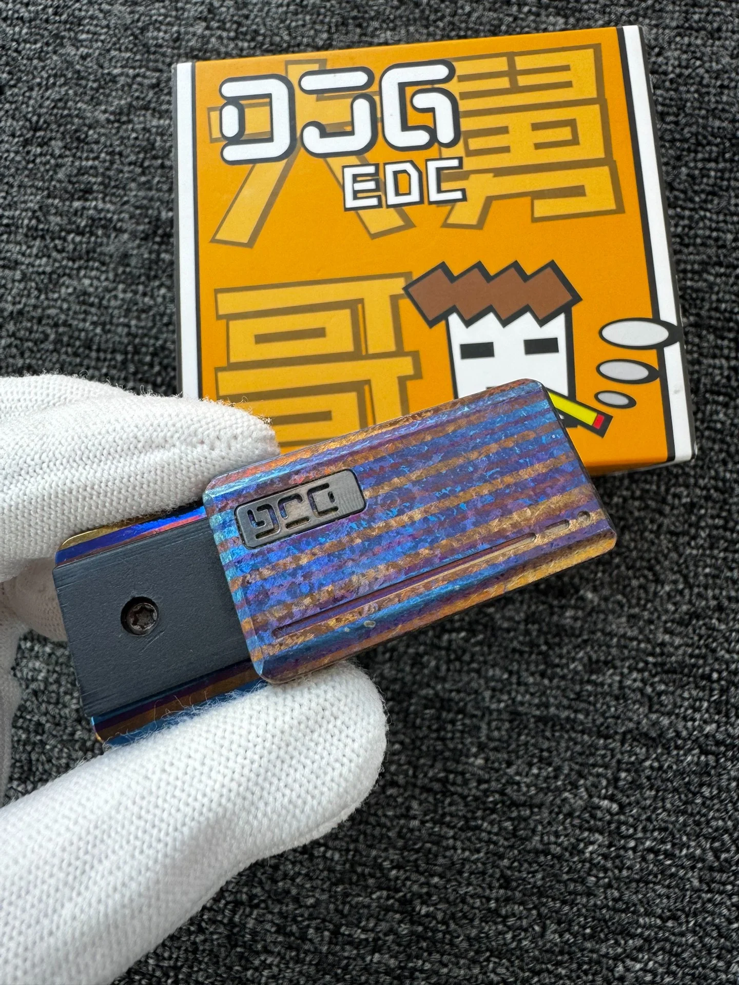 Used EDC DJG drive, straight grain ice crystal titanium horse mechanical push card edc metal decompression toy