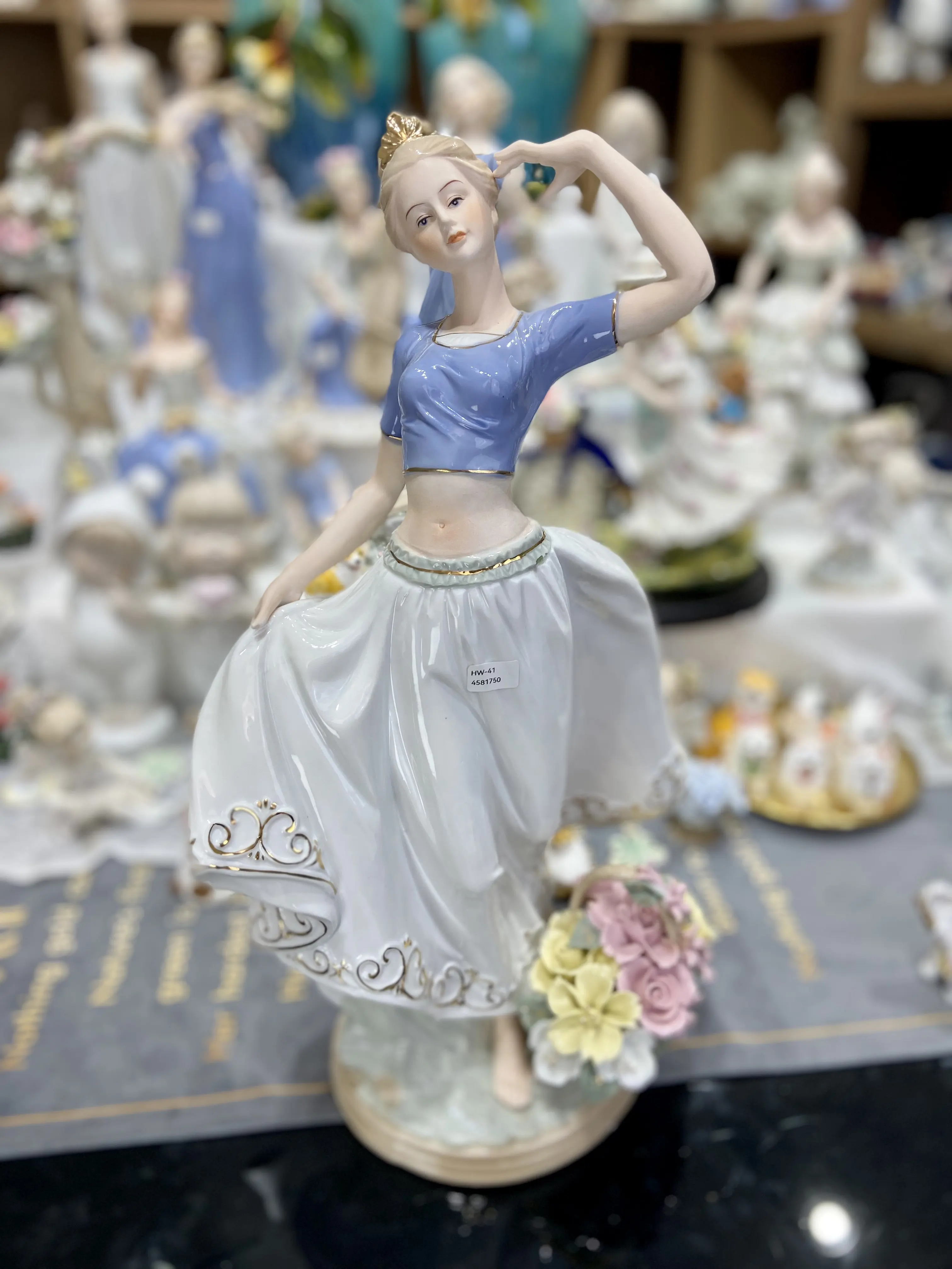 European vintage Western beauty ceramic ornament Height 46cm, width 32cm