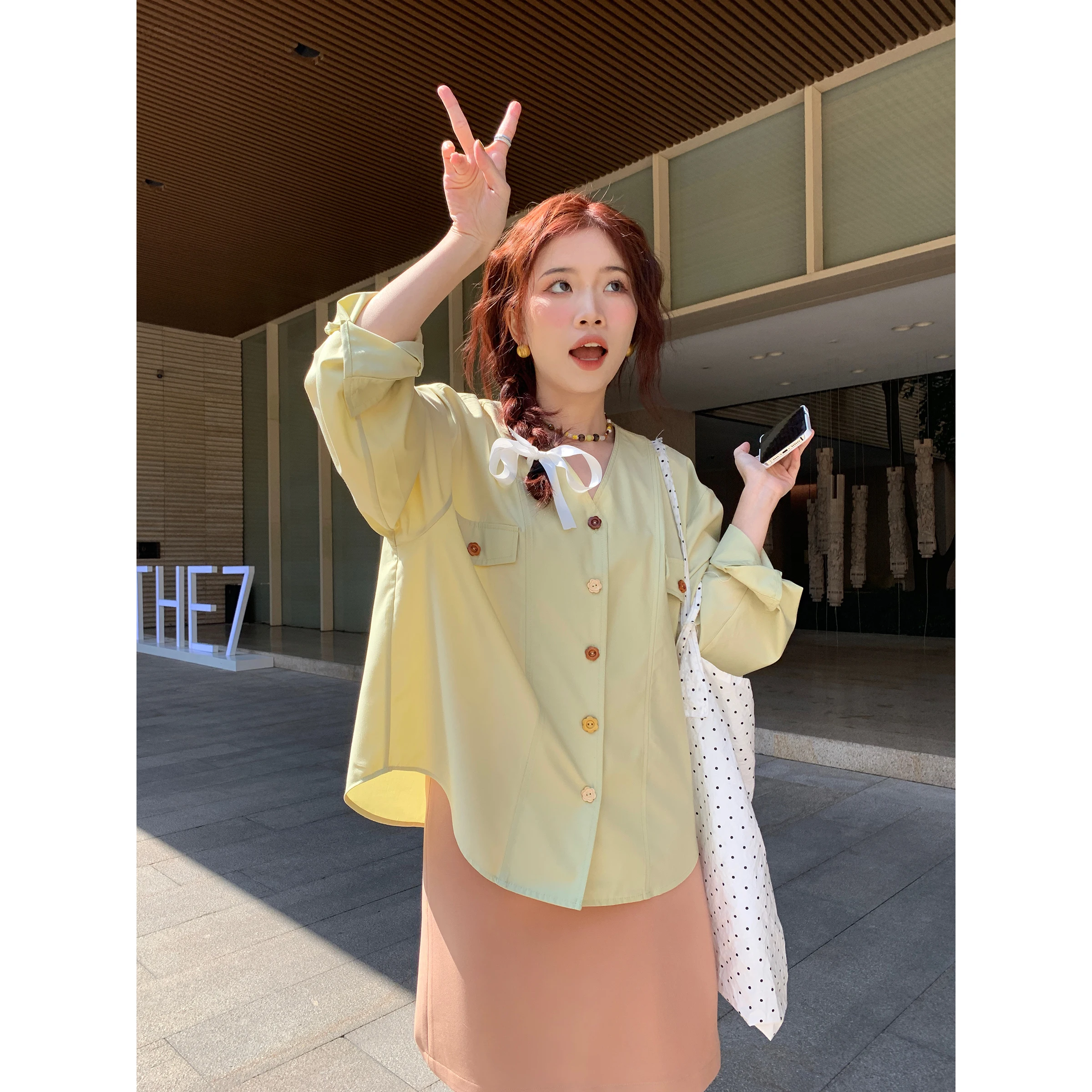 

Ретро круглый Ne irt Flower Button Detail Long Sve Pure Color Commute Sle Повседневная женская коллекция Faion Spring