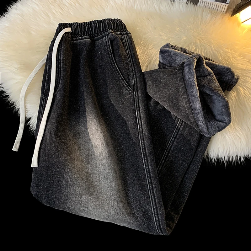 Jeans spessi invernali da uomo coreani Pantaloni larghi in pile dritti larghi da strada alla moda Pantaloni caldi in velluto con cinturino in vita elastico