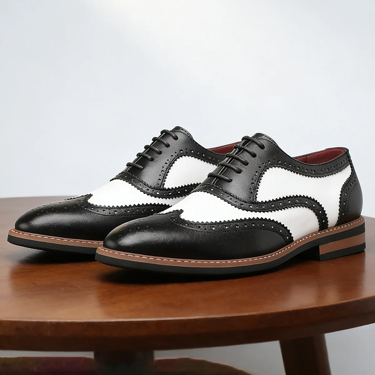New pointed leather shoes for men's business shoes, comfortable and classic British retro matte formal shoes