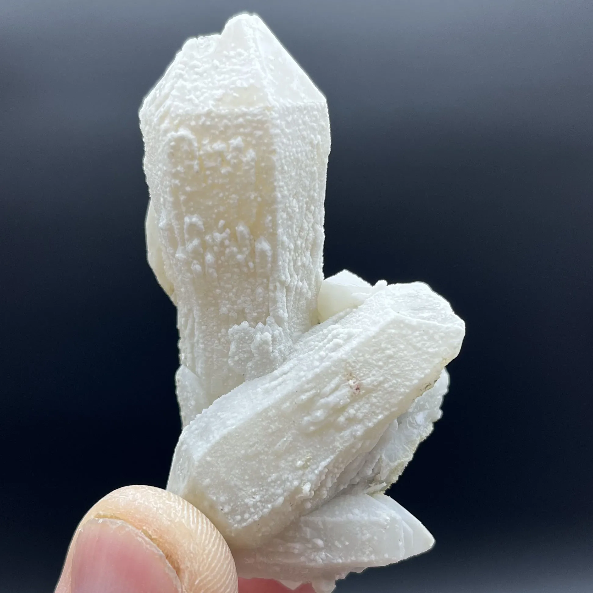 

Inner Mongolia Big Head Castle Backbone Crystal Cluster Mine Specimen Feng Shui Healing Stone Decoration