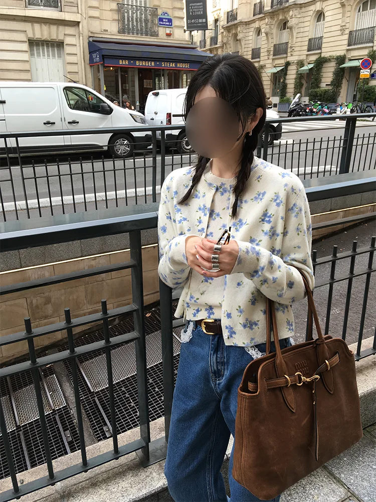 

Женский вязаный кардиган MONA 00 из шерсти с цветочным принтом, повседневный, свободного кроя, с круглым вырезом, на пуговицах