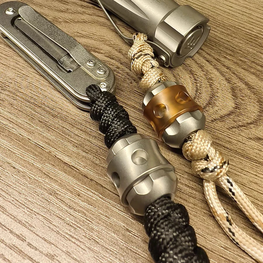 Imagem -02 - Pei-titanium Alloy Faça Você Mesmo Faca Beads e Pingentes Lanyard Umbrella Rope Pendant Edc Woven Paracord Acessórios Faca Presente 3in 1