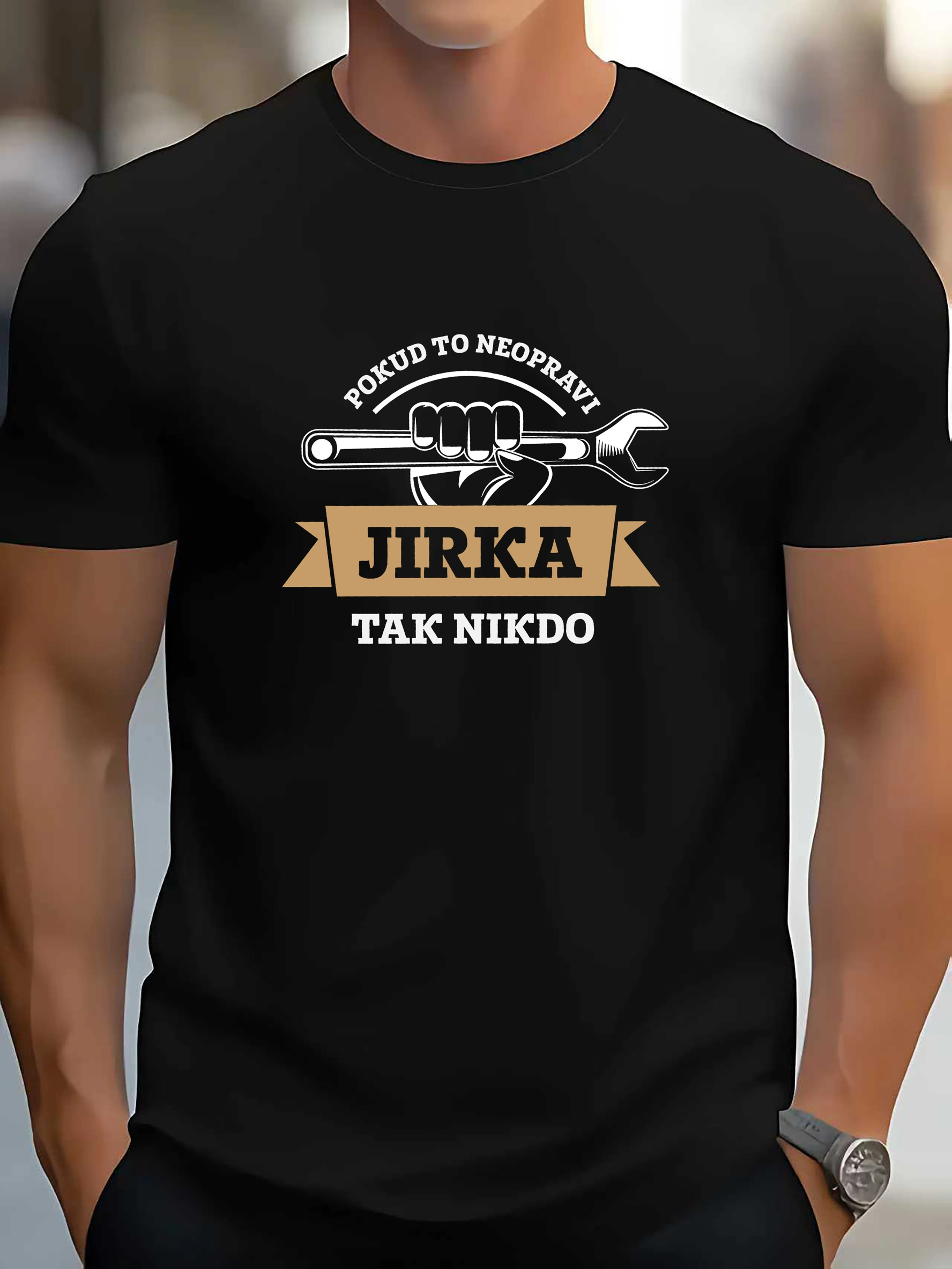 Camiseta Jirka para hombre, talla grande, con efecto arrugado, blanca, informal, de manga corta, cuello redondo, con una frase checa divertida y diseño de llave inglesa, apta para lavar a máquina, ideal para el verano, para parejas, una opción de regalo divertida para los amantes de las manualidades (corte normal), TALLA GRANDE