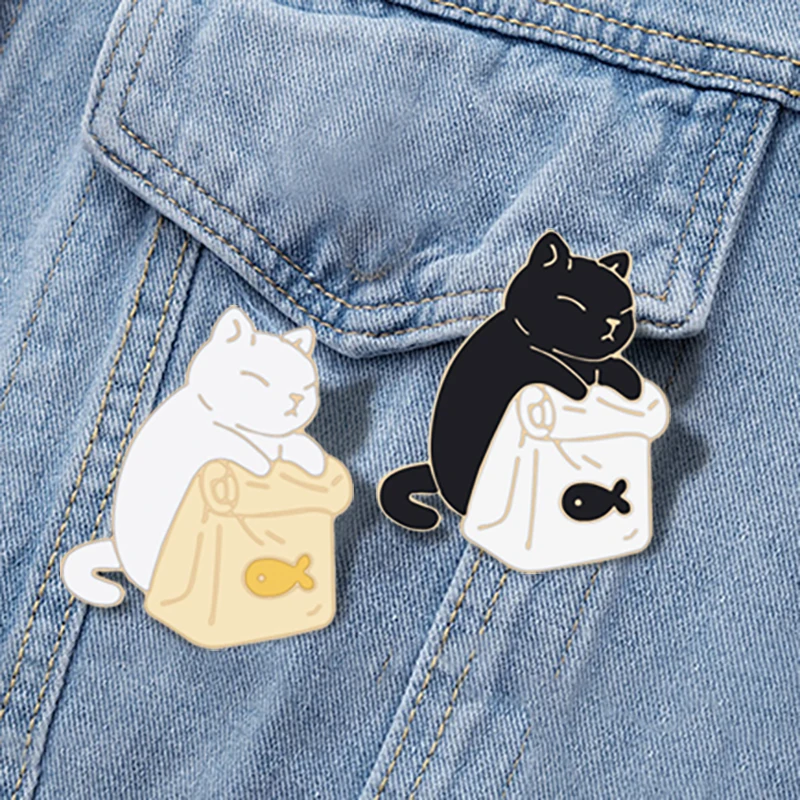 Cute Black White Cats Enamel Pins Dried Fish Bag Brooch Cartoon Animal Badges Denim Lapel Pin Jewelry Gift for Kids Best Friends