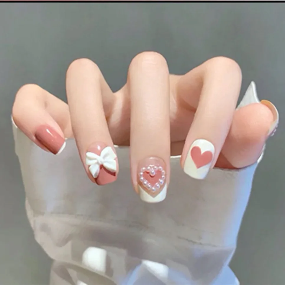 24P Rosa lindo corto cabeza cuadrada uñas postizas arte blanco 3D Bowknot uñas postizas con diamantes de imitación de perlas cubierta completa prensa en las puntas de las uñas