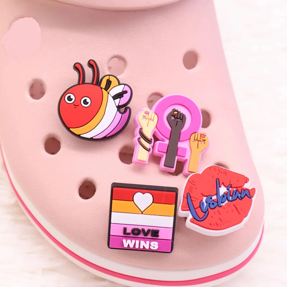 Mezcla de 50 piezas de PVC con forma de corazón para niña, Cupcake Love Wins, orgullo lésbico, dijes de zapatos rosas, hebilla con agujero, adornos para zapatos, decoración de zapatillas