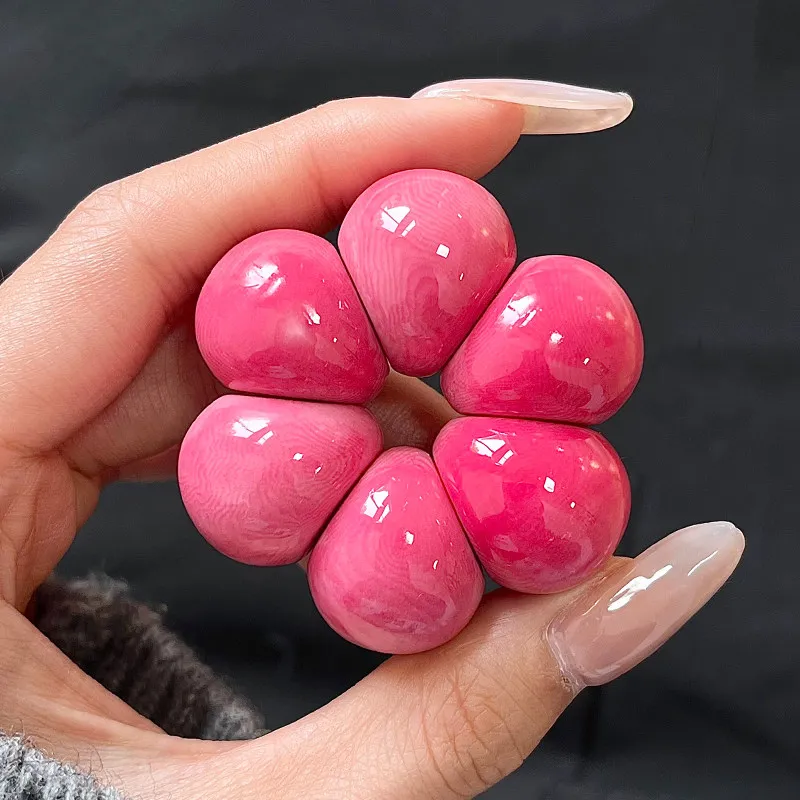Rouge powder fruit garlic clove hand twist fingertip plate play mangosteen bodhi large intestine play Buddha bead girl