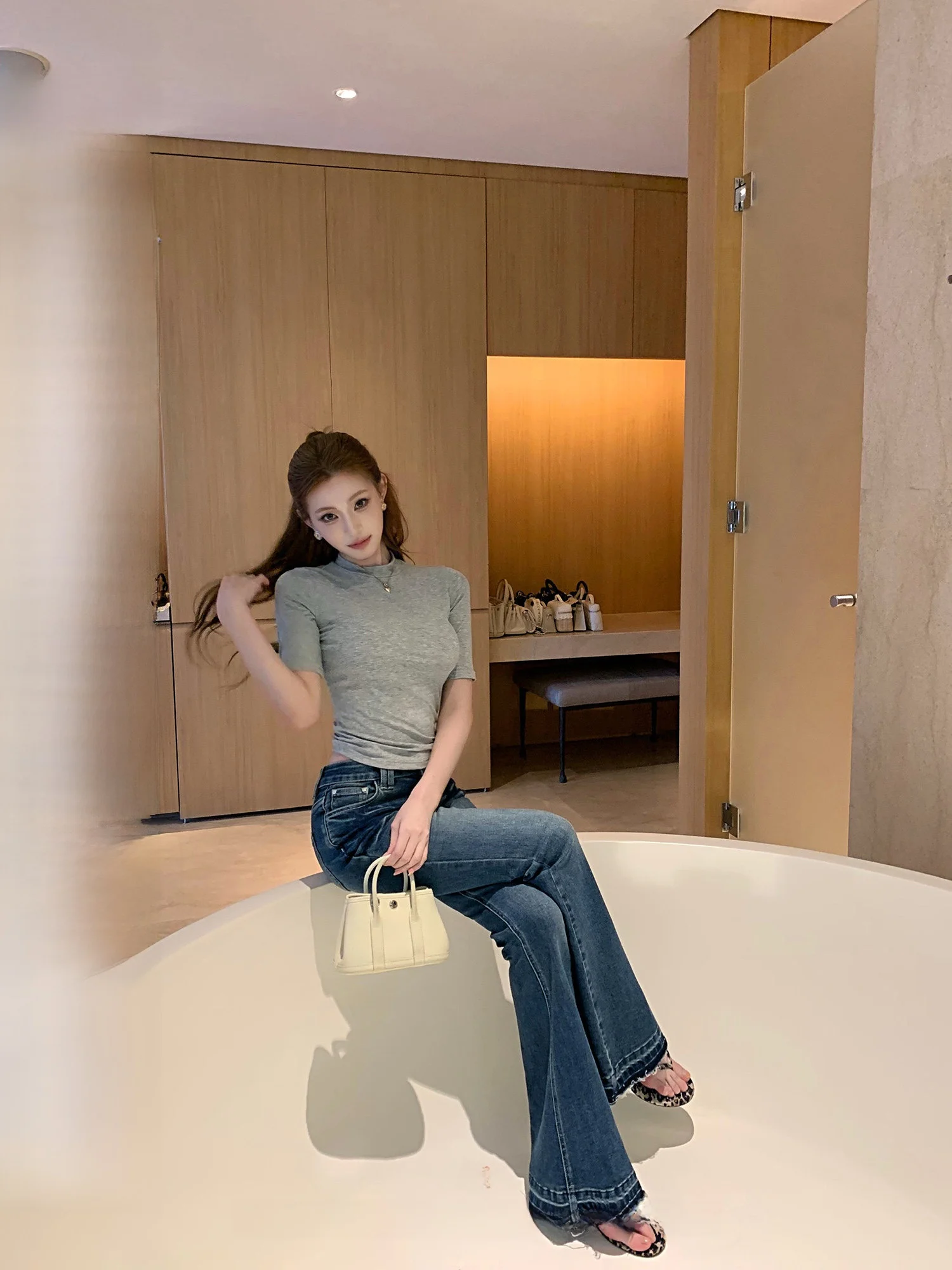 

Chen Mi Fan Trendy Faion Heavy Waed Micro Flared Women's Jeans Elastic mid Low Waist Bell Bot Cotton Casual Wear