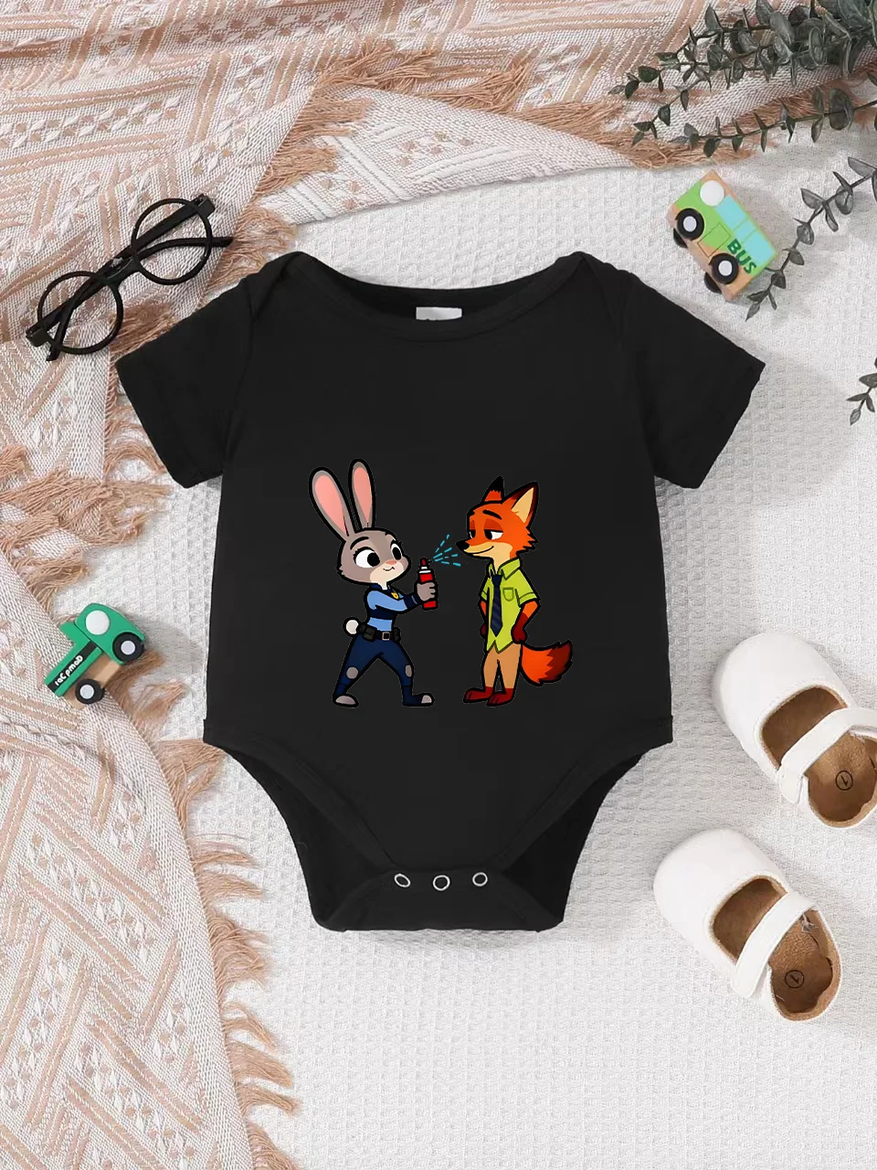 

【Officially Authorized】 Disney "Zootopia" Baby triangle onesie | Gentle & Snuggly Fabric, Funny Spray Scene Graphic