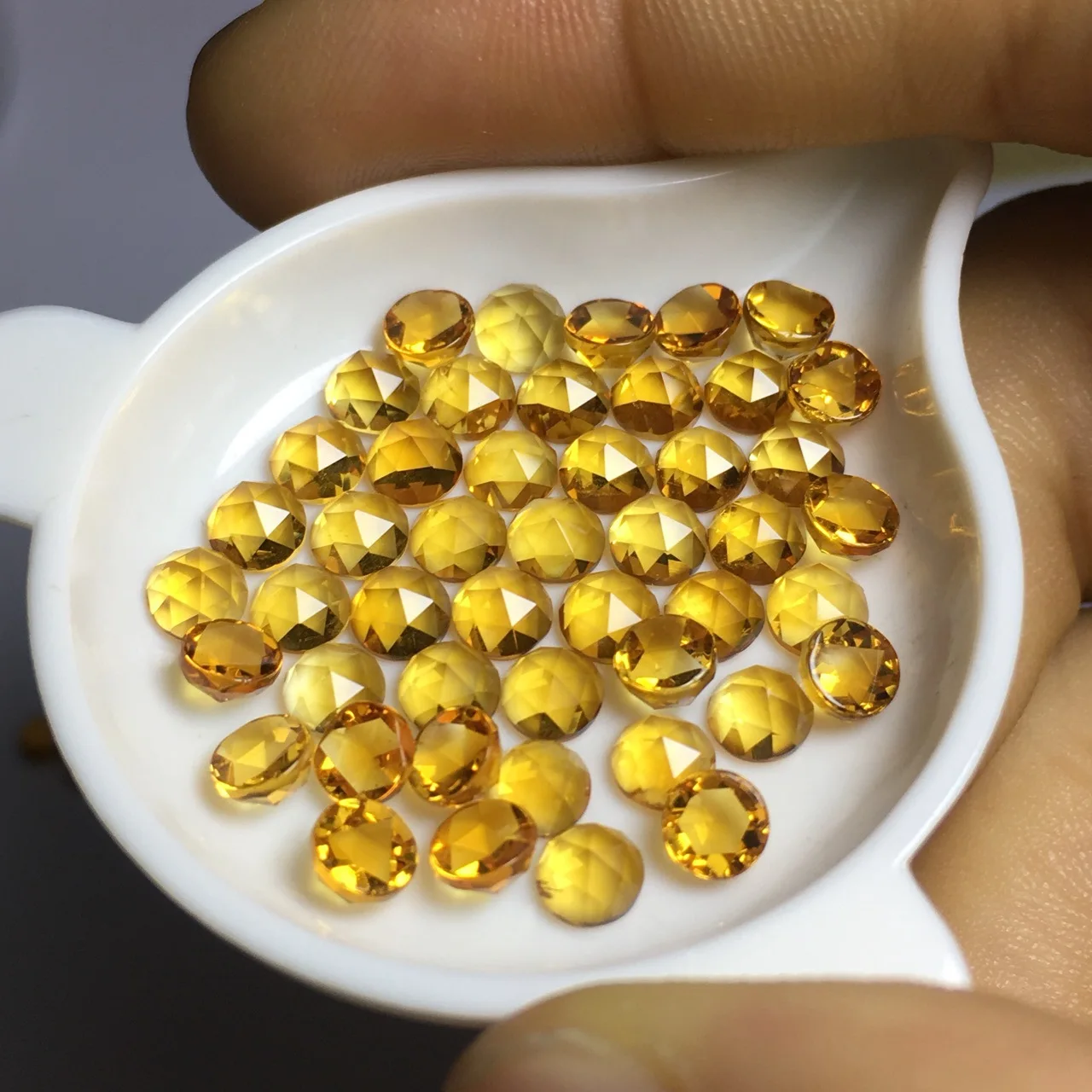 Factory Wholesale 100% Real Natural Round Flat-Bottomed Yellow Crystal Citrine Gemstone Loose Gems Diy Material for Jewelry