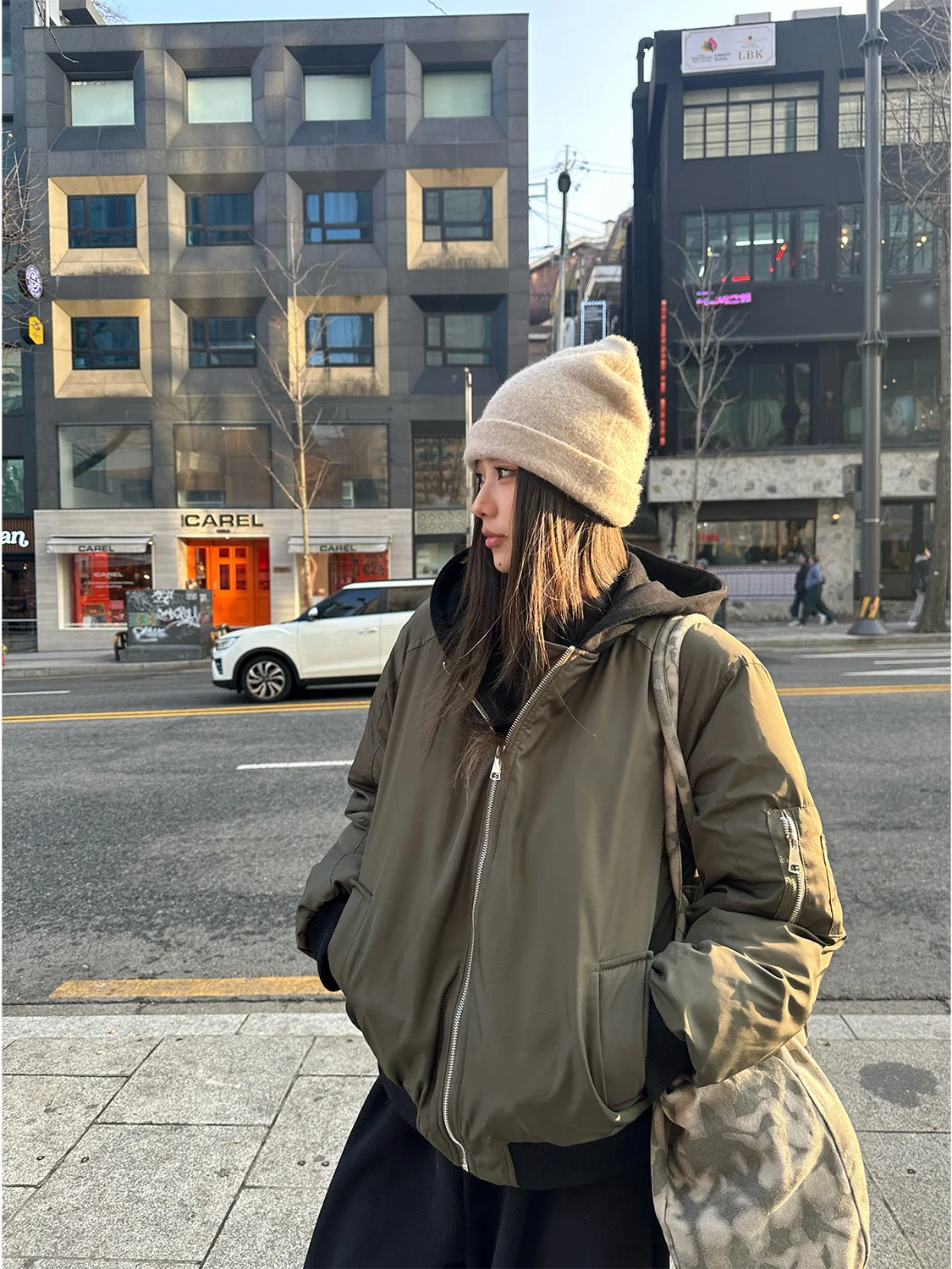 

D YANGJUN Stylish Unique Short Cotton Jacket Women's Winter Hat Integrated Fake Two-Piece Outerwear Fashionable Commute
