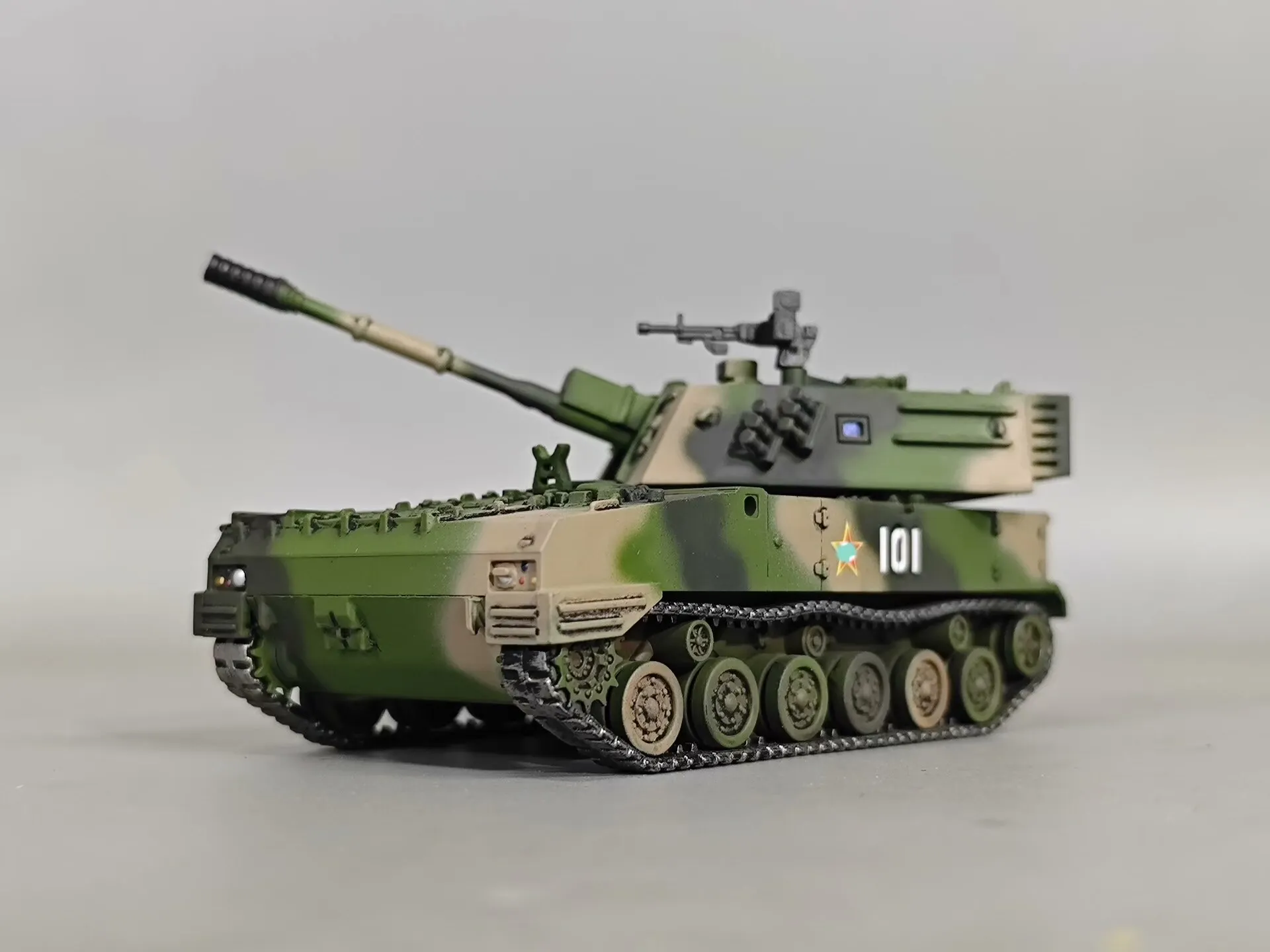 1/72 Chinese PLZ Type 107 self-propelled howitze, hand-painted finished model decorative ornament, plastic material