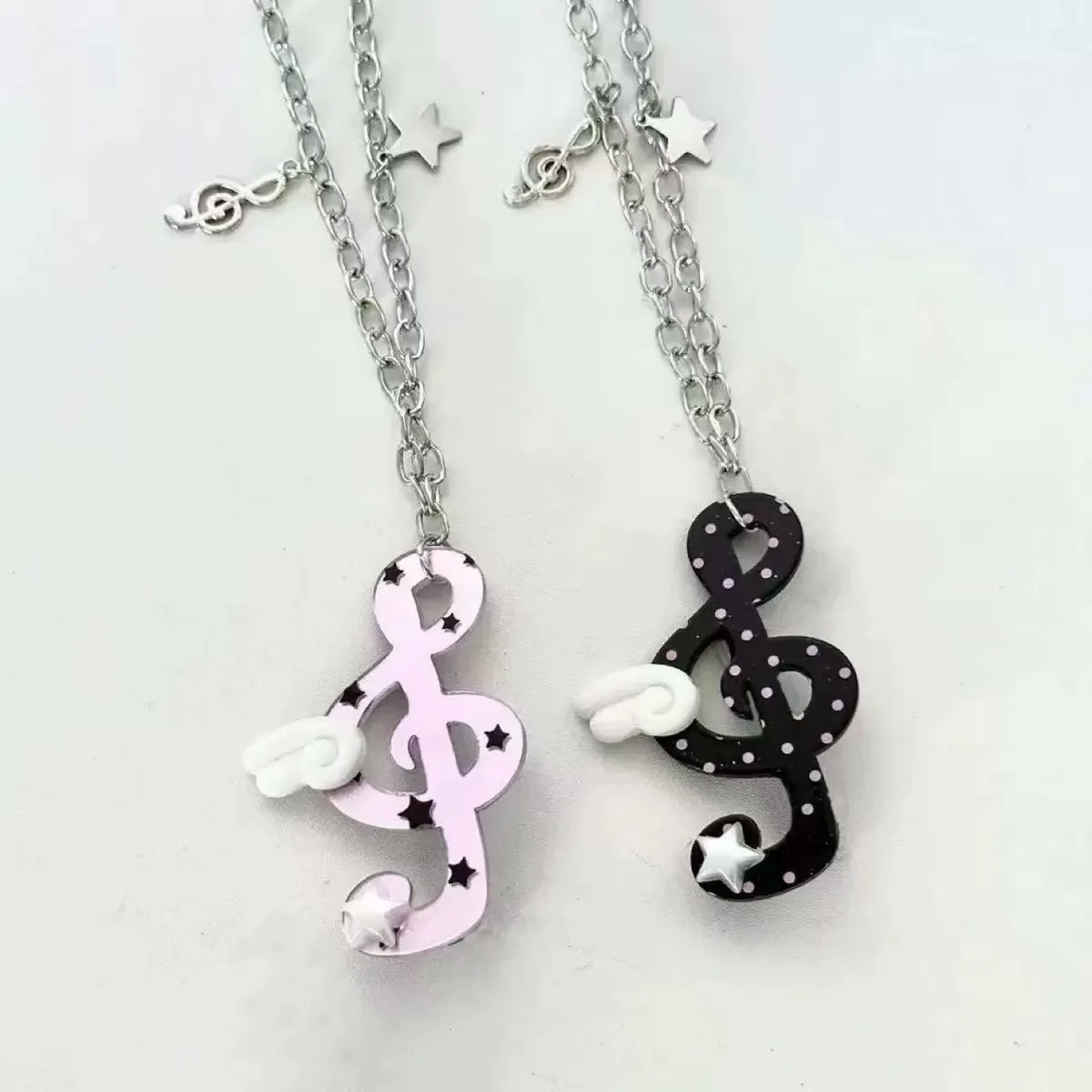Original handgefertigte Halskette mit antiken Musiknoten für Mädchen, Y2K Millennium Sweet Cool Sweater Chain One-Winged Angel Subculture Choker