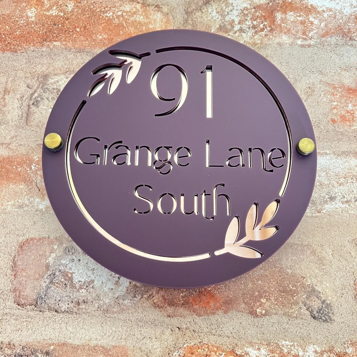 

Табличка с номером дома. Круглая персонализированная табличка с круглым номером двери.