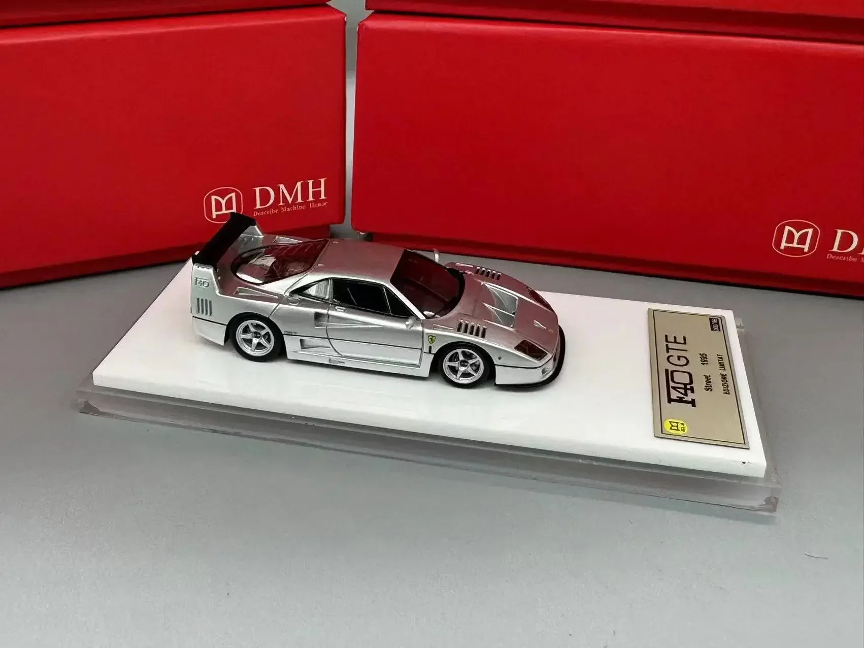 Dmh 1:64 f40gte Harz Modell auto