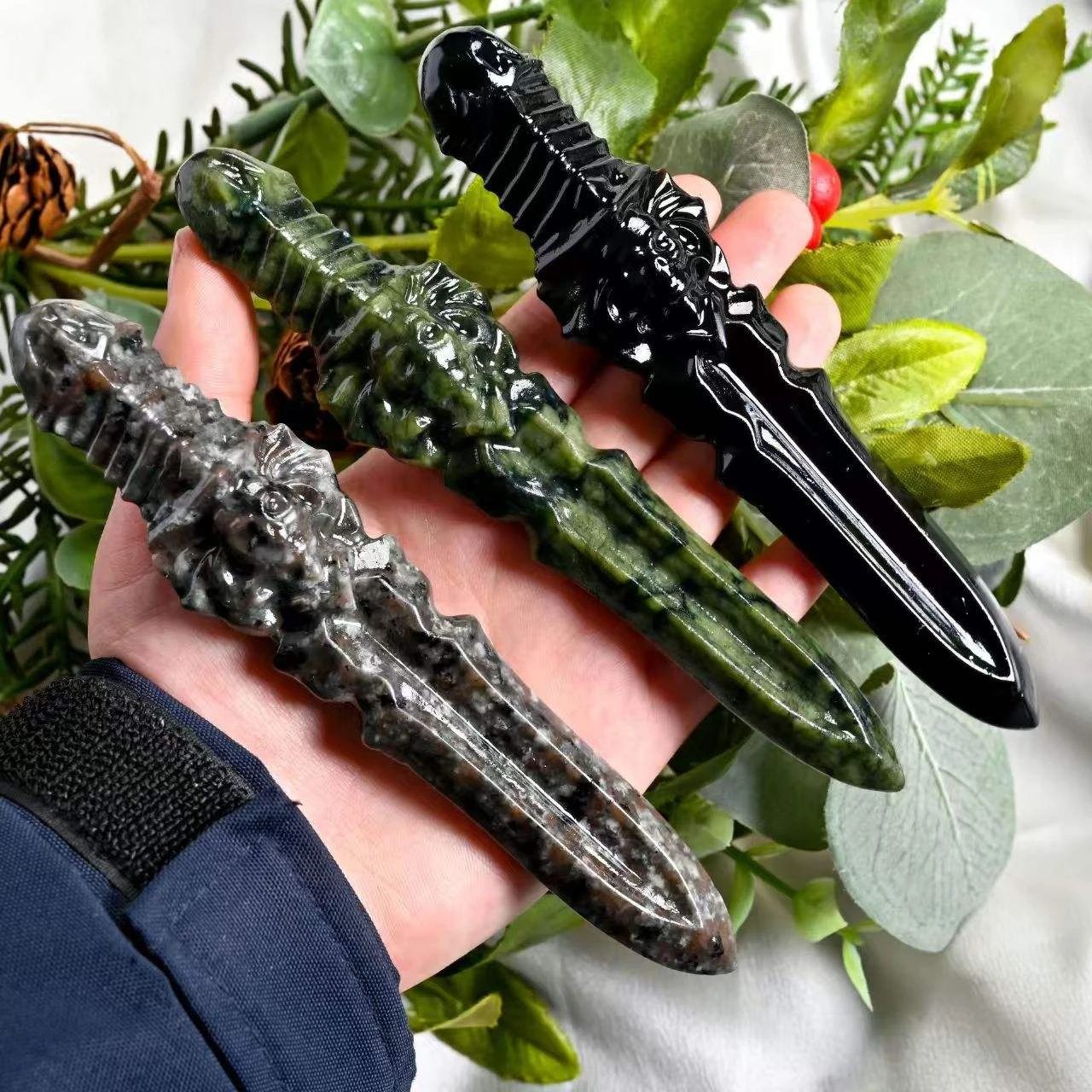 Natural Crystal Obsidian Carved Ornament Hand Polished Stone Figurine Reiki Protection Healing Home Office Desk Decor Gift