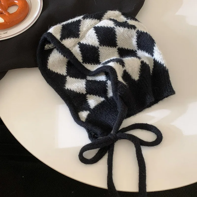 Koreanische Retro-Diamantgitter-Schnürmütze, gestrickte Mütze für Damen, Herbst- und Winterwärme, Ohrenschutz, vielseitige Bombermütze – Detail 4
