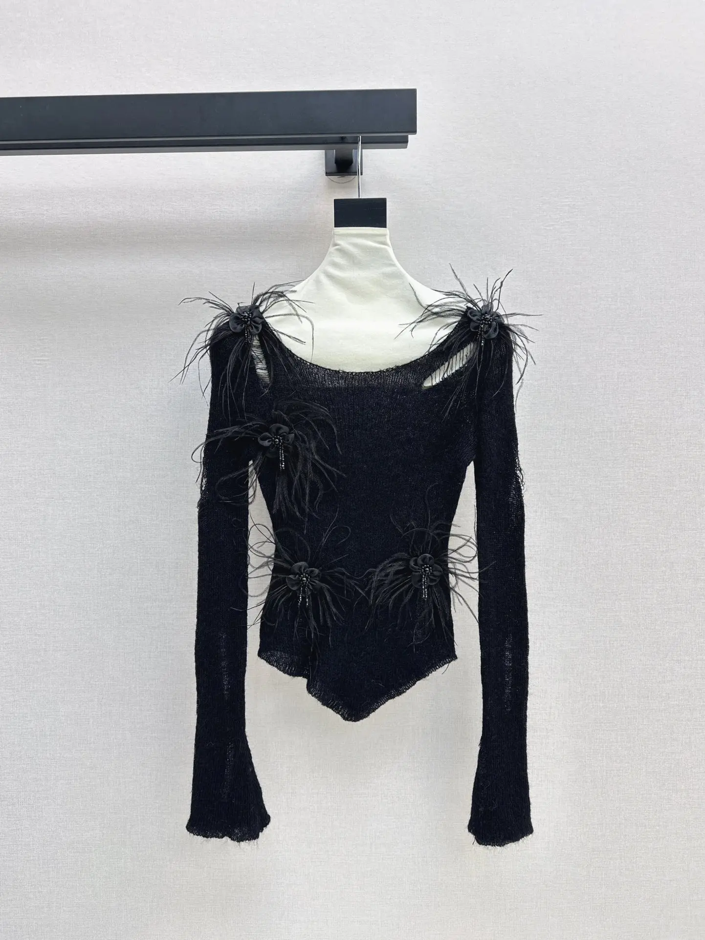 

2024 Autumn/Winter New Women's Clothing Splicing feather decoration slim fit sweater 1011