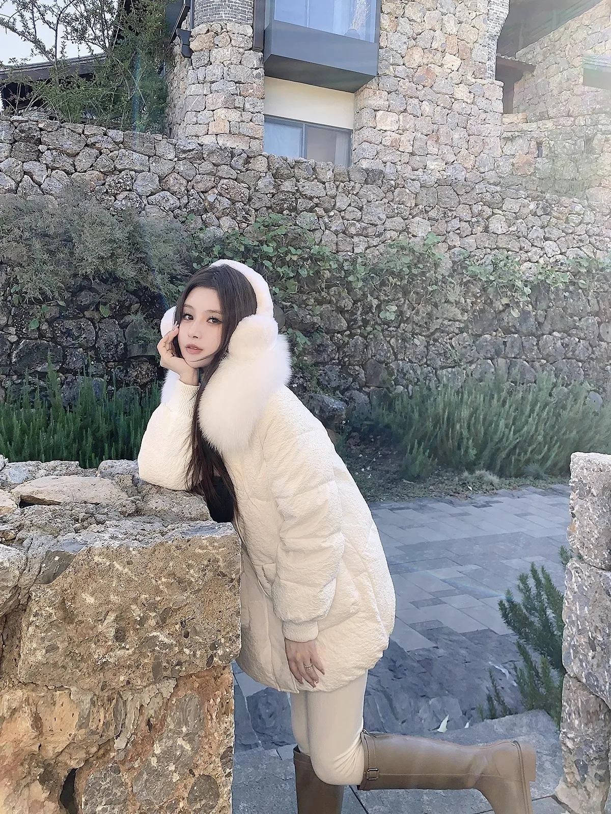 

Зимнее пуховое пальто средней длины с жемчужной отделкой, корейская версия, однотонное, с длинными рукавами