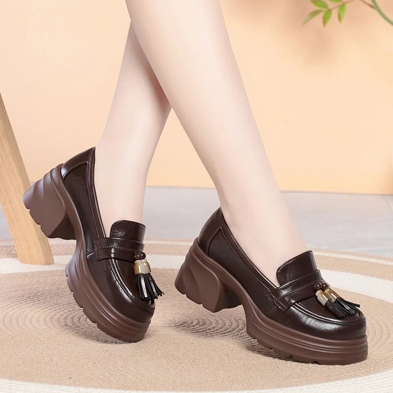 

Туфли-лоферы на платформе с глубоким вырезом, толстой подошвой и мягкой кожей, 6 см, с бусинами и кисточками, весна 2026, на каблуке, для офиса и работы