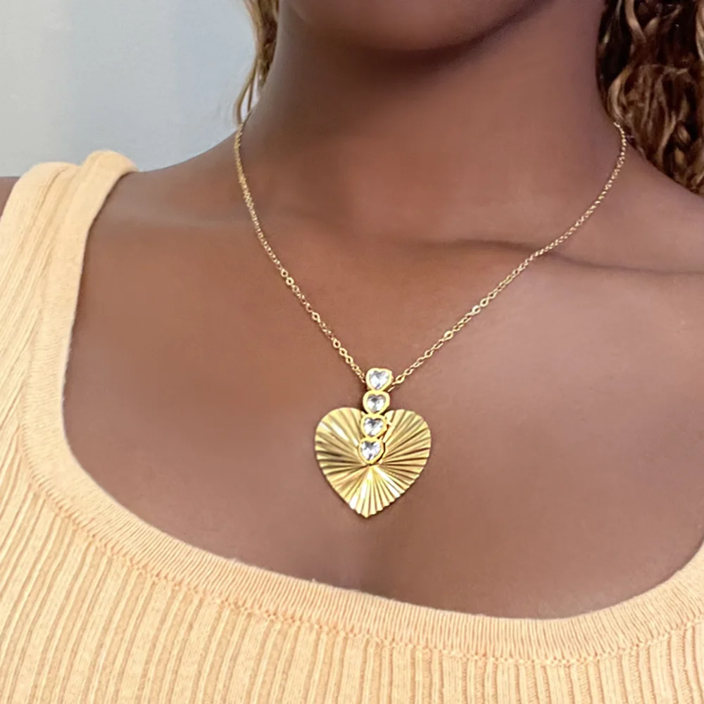 

Fashionable Heart-Shaped Diamond Necklace Stainless Steel Waterproof And Colorfast