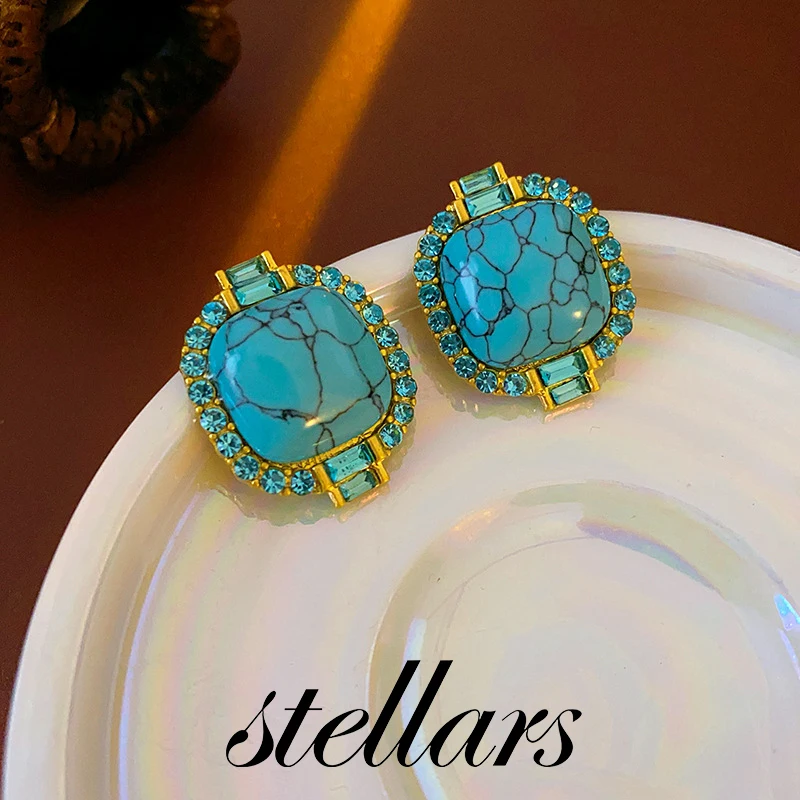 

Vintage Turquoise Stone Stud Earrings Gold-Tone Blue Crystal Inlaid Jewelry for Women - Retro Crackle Design Accessory