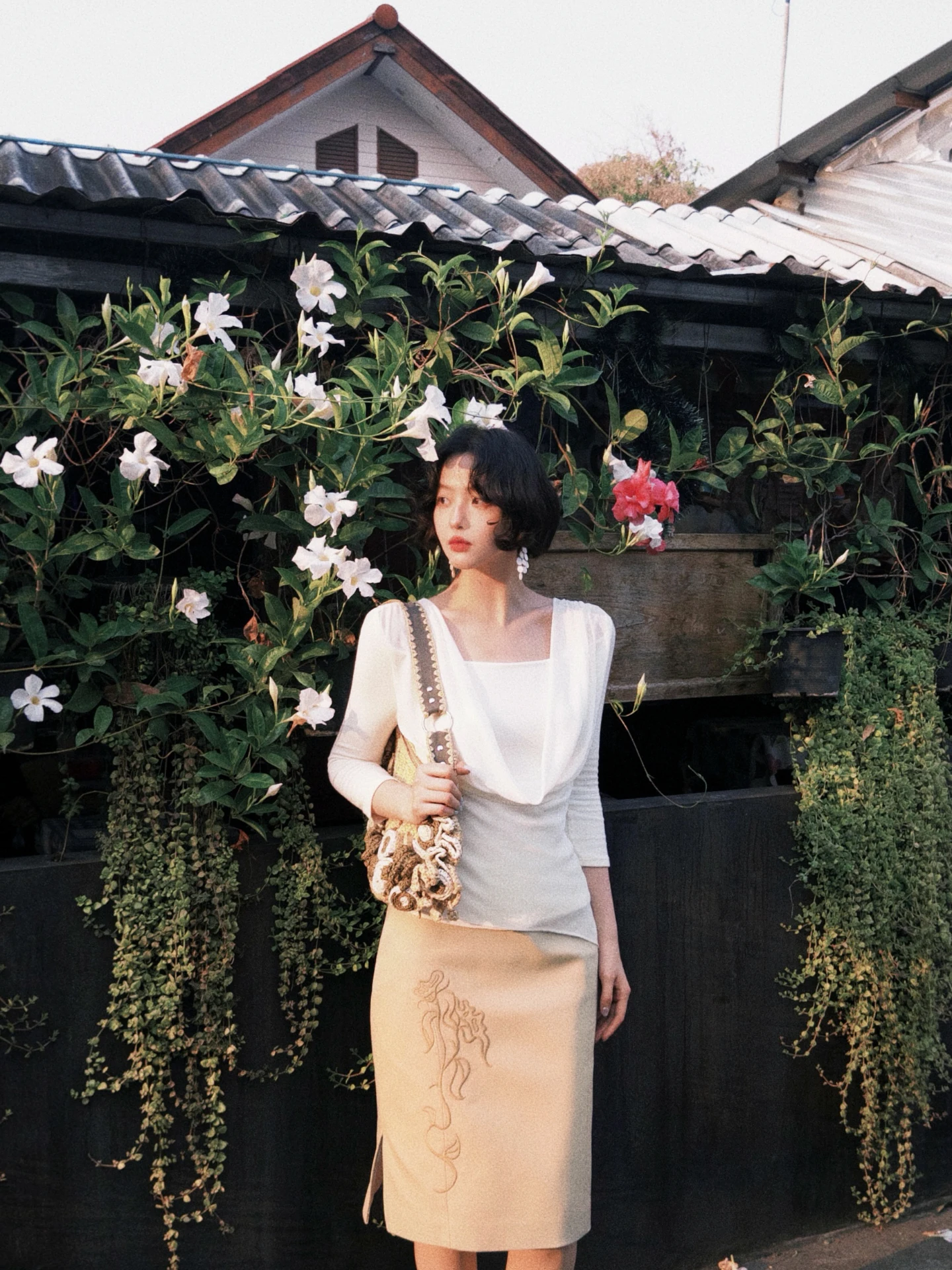Elegant Vintage  High Waist Bodycon Skirt Embroidered mid Length Half Body Skirt Wine Noon Flower Date Stylish Women's ...
