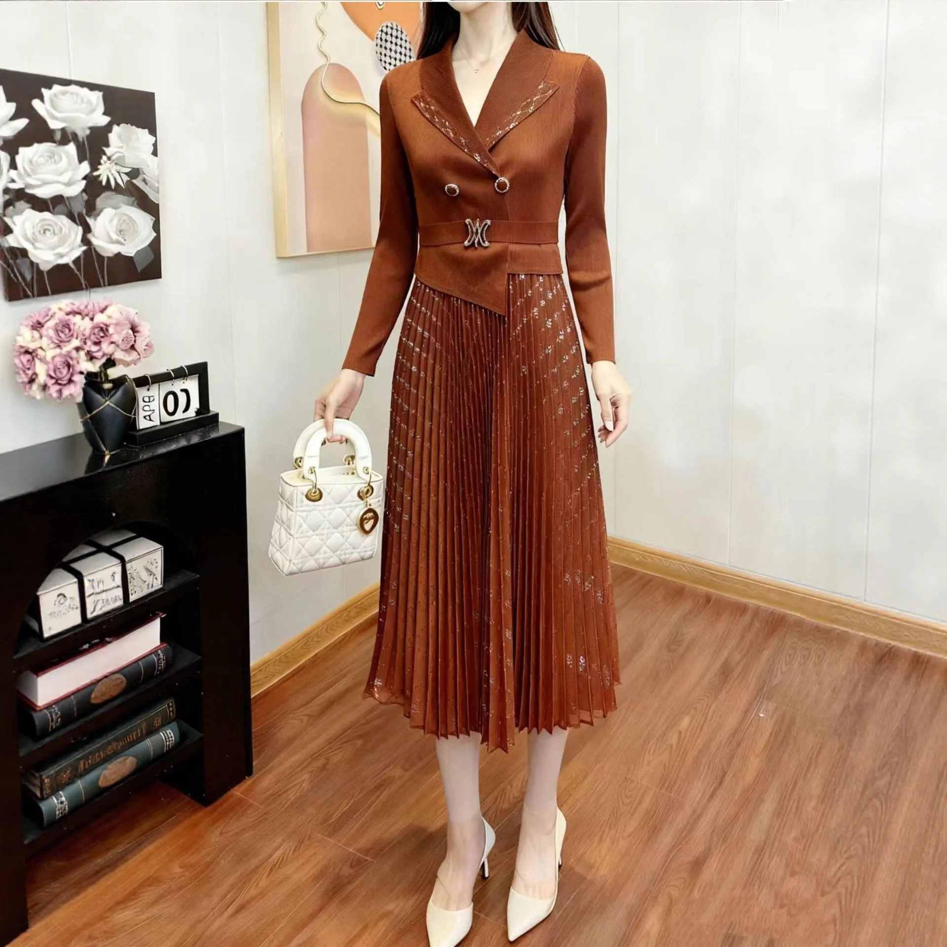 مياكي بالجملة جديد 2025 الخريف البرنز حبة التلبيب مطوي فستان الملابس النسائية مزاجه فستان طويل فضفاض