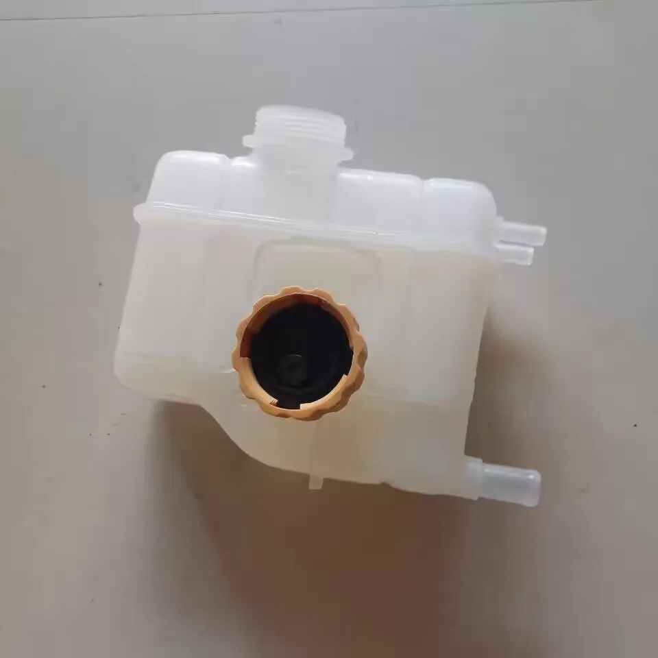 

High quality Radiator Resevior Radiator Expansion Tank For BAIC M20 M30