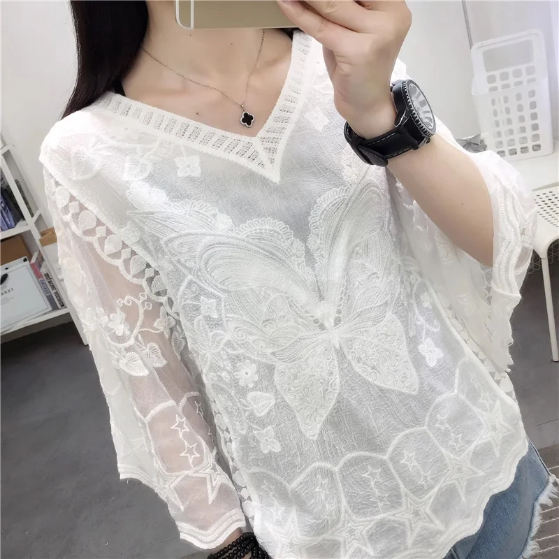 Lente Zomer Mode Witte V-hals Baty Mouw vrouwen Blouse Casual Losse Trui Zoete Geborduurde Kant Dame Tops Nieuwe MS16