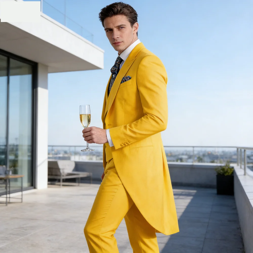 

Red Wedding Tuxedo Set for Men 3-Piece Smoking Formal Dance Graduation Male Groomsmen Suit Ensemble Fashion Tailored Fit