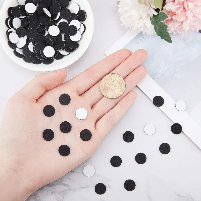 200Pcs Flat Round Black Self-Adhesive Felt Fabric Circles Furniture Pads for Hardwood Tile Floor Anti Scratch Noise Reduction