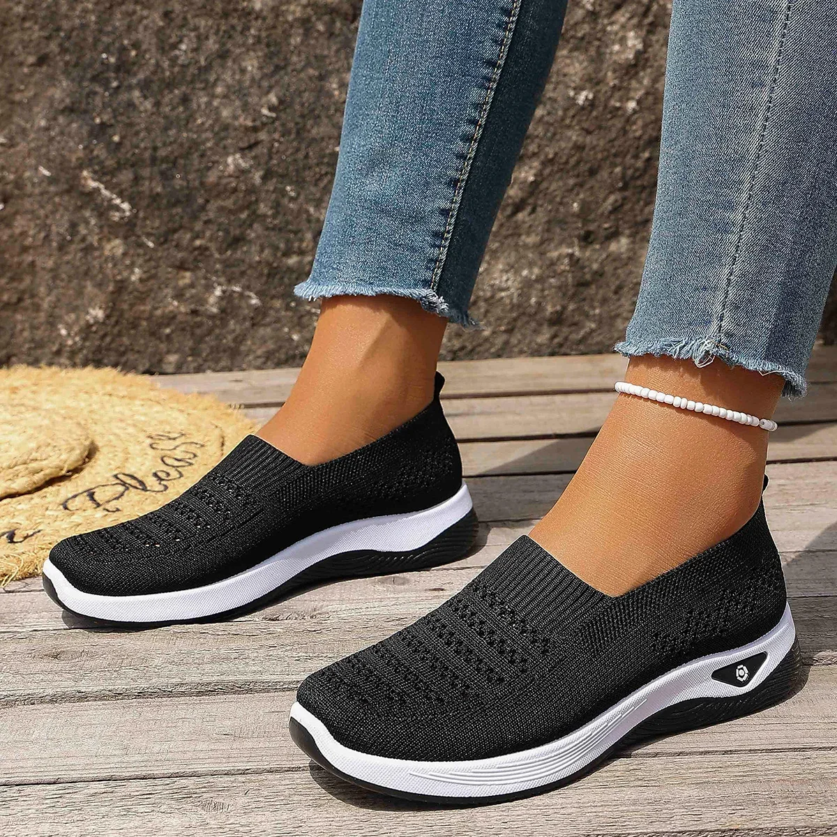 2026 Women's Easy-to-Wear Low-Top Walking Sneakers, Breathable Mesh Upper Lightweight Casual Shoes