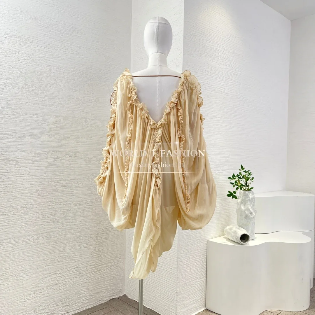 2025 Hoge kwaliteit beige ruches vleermuismouwen V-hals plooi rugloze mini-jurk