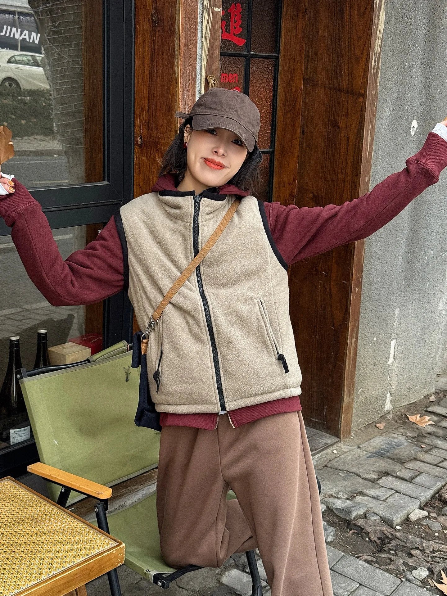 

Утепленный женский жилет из флиса с вставками, осенне-зимний, нейлоновый, с воротником-стойкой, на молнии, для повседневной носки, в разных цветах