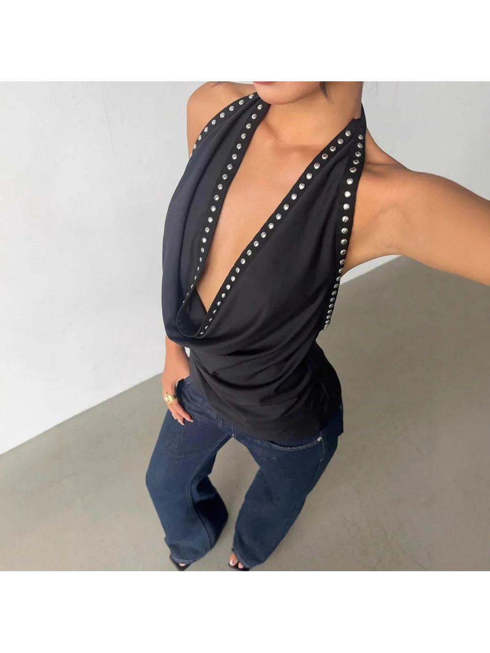 

Party vacation fashion sexy rivet neck vest women's deep V backless design summer hot girl wearing camisole top